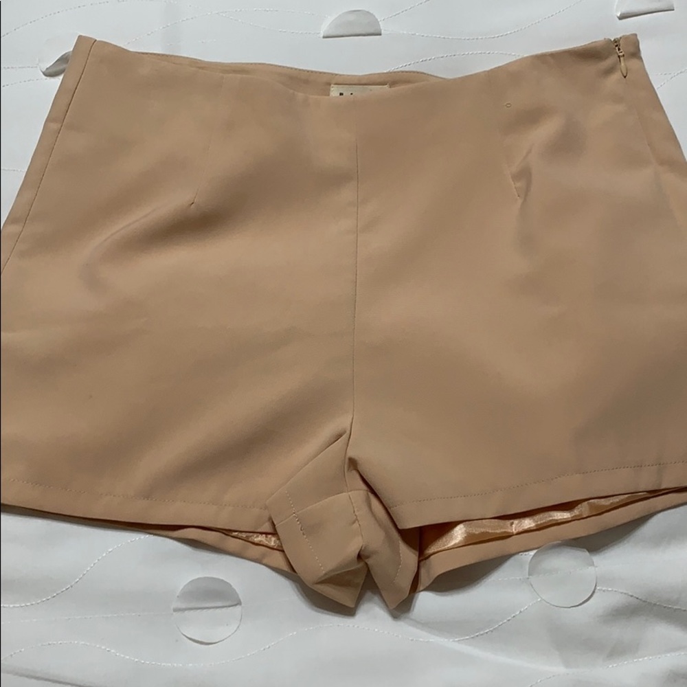 Peach/Cream Shorts never worn size M